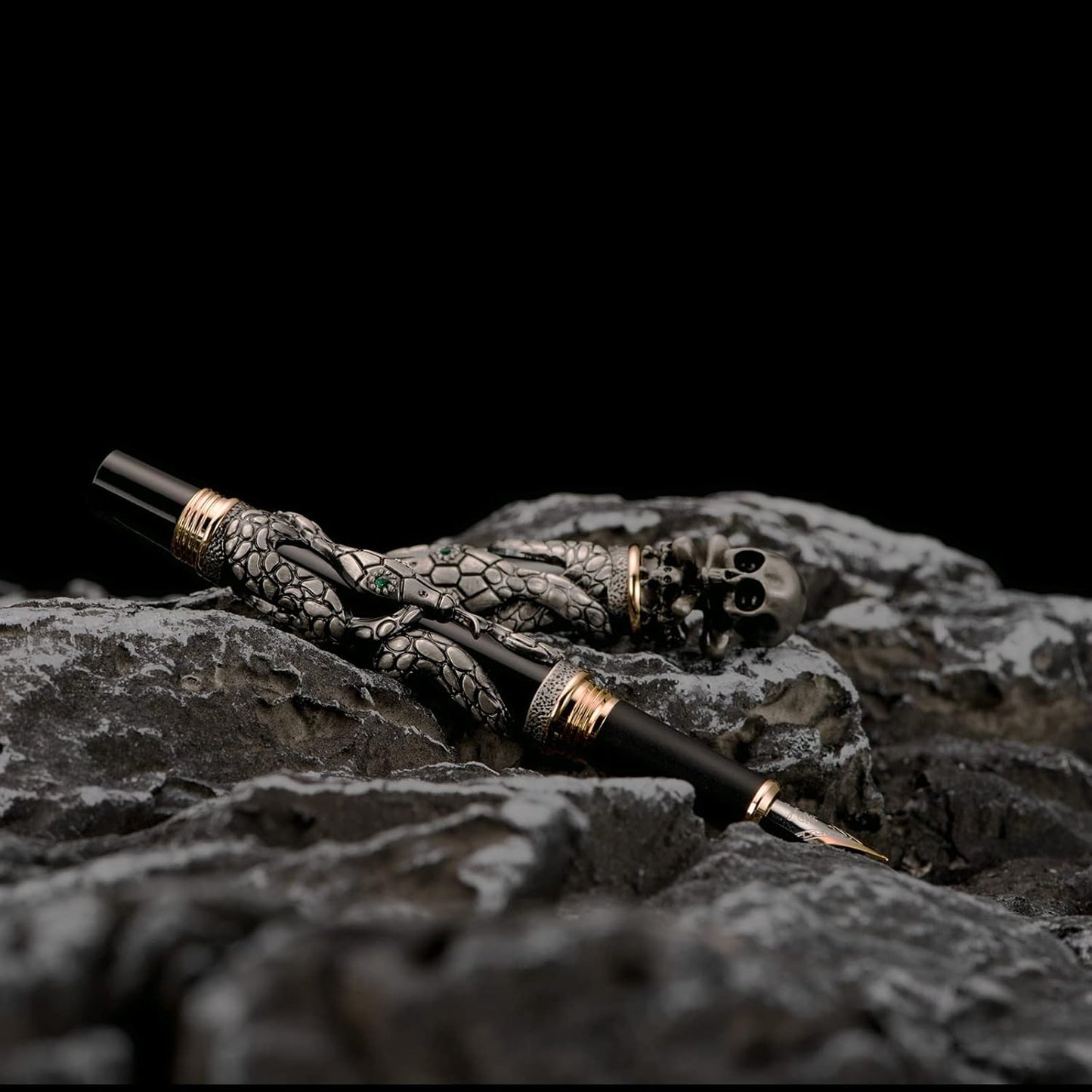 Jinhao Black Snake Fountain Pen Bent Nib Fude Pen with Skull Head Solid Metal