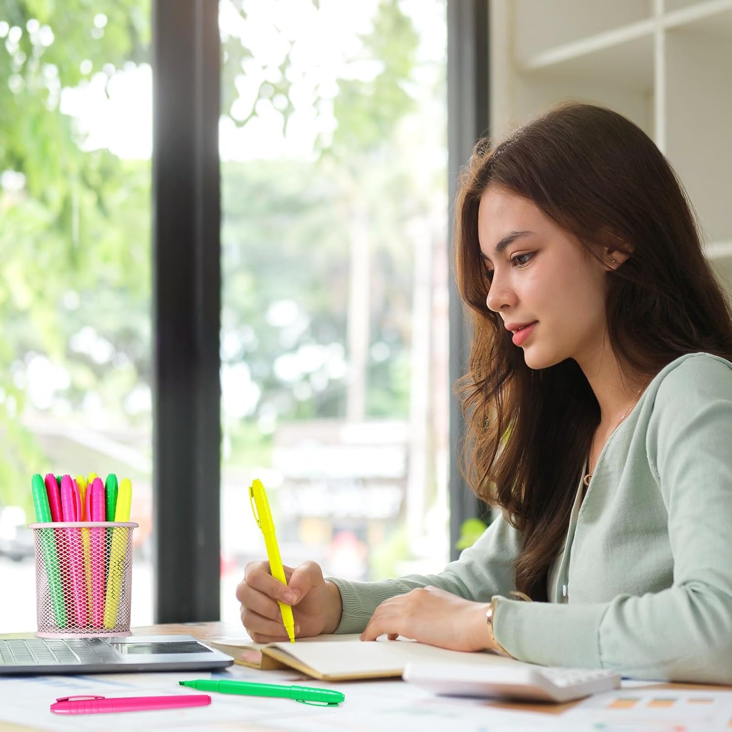 Seajan 120 Pack Highlighters Assorted Colors Highlighter Markers Chisel Tip Highlighter Pens Quick Drying Markers Bulk for Adults Home Office Supplies(Bright Colors)